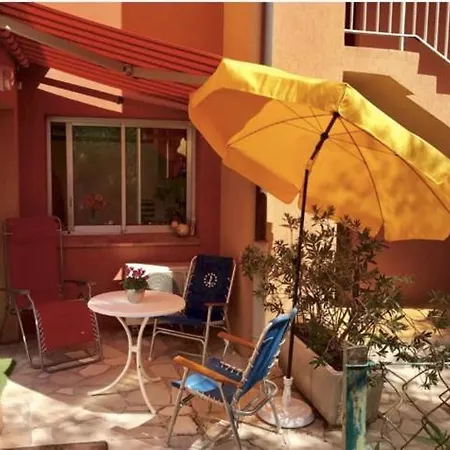 In Sur Village Теуль-сюр-Мер