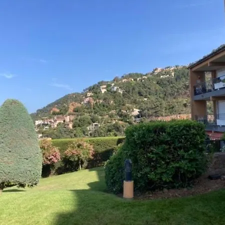 In Sur Village * Теуль-сюр-Мер